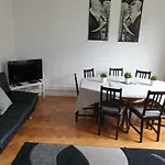 STRASBOURG CENTRE le 85, Superbe F5, 125m2, 14 Personnes